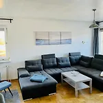 Sadebo Apartments Traveblick Mit Balkon - Parkplatz - 6 Gaeste
